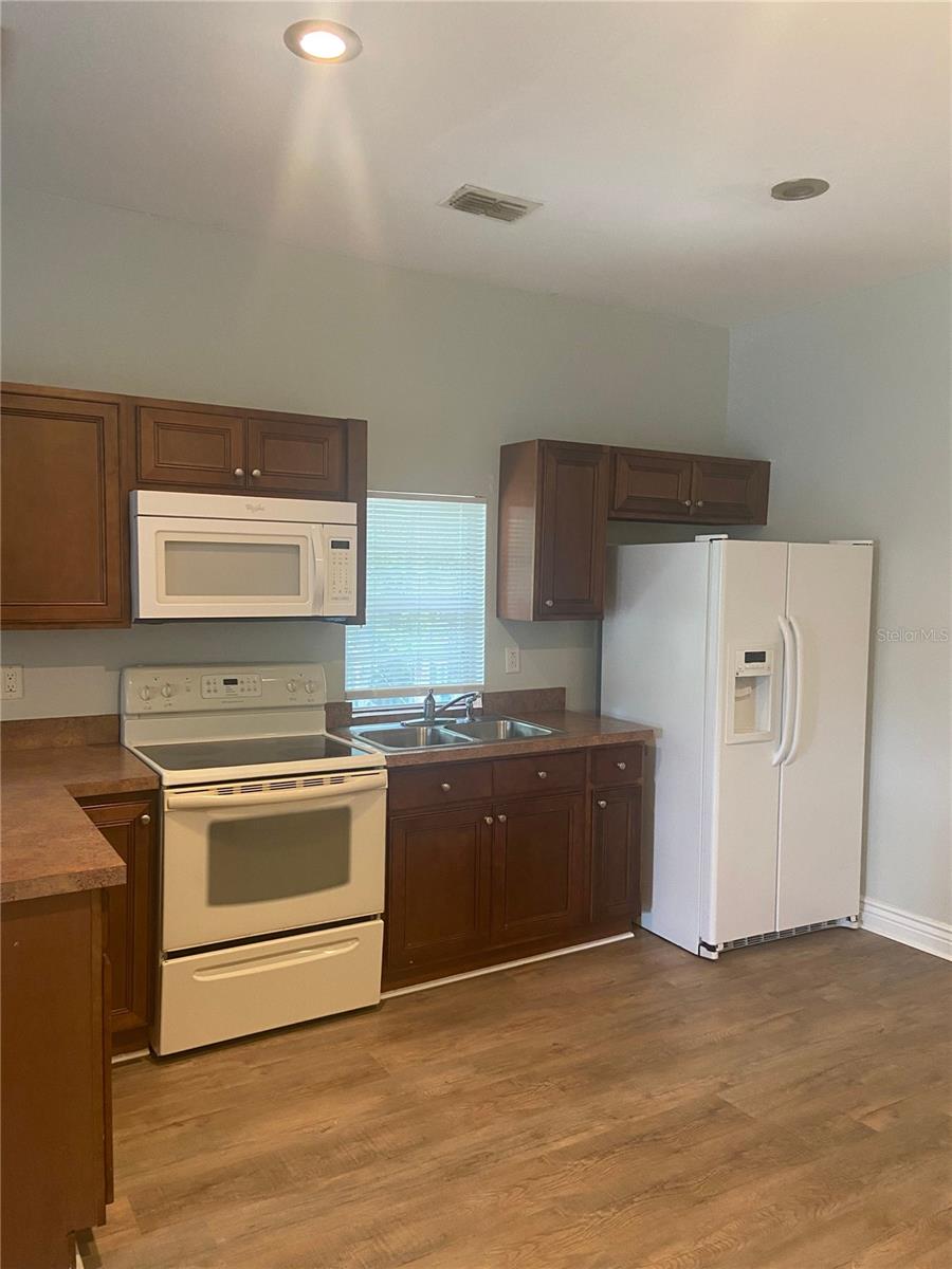 Image 11 of 13 For 228 Beaumont Avenue 4