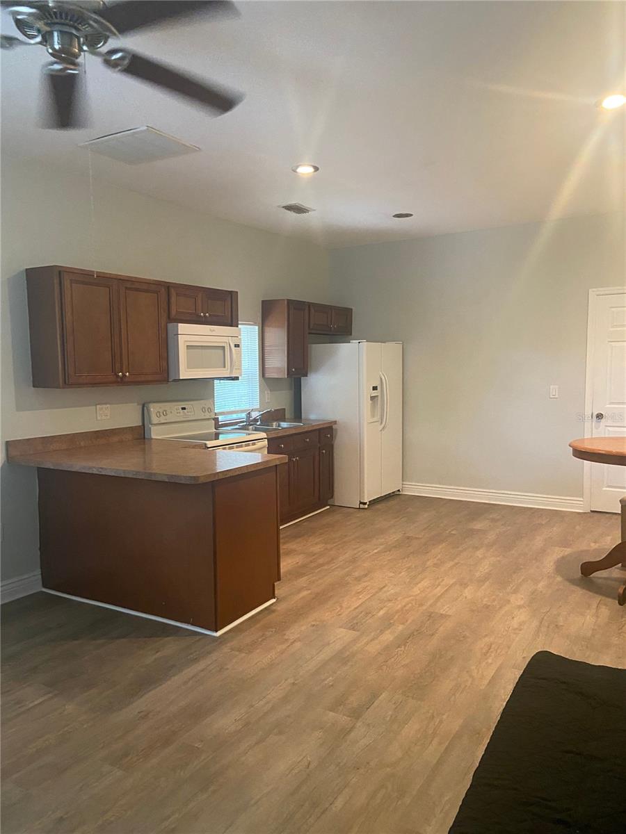 Image 8 of 13 For 228 Beaumont Avenue 4