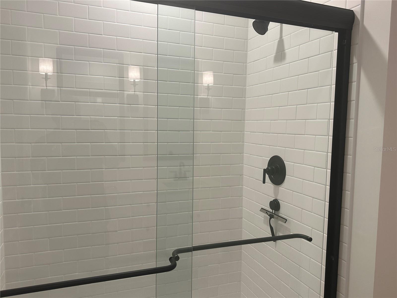 Image 6 of 12 For 712 Donau Avenue Nw