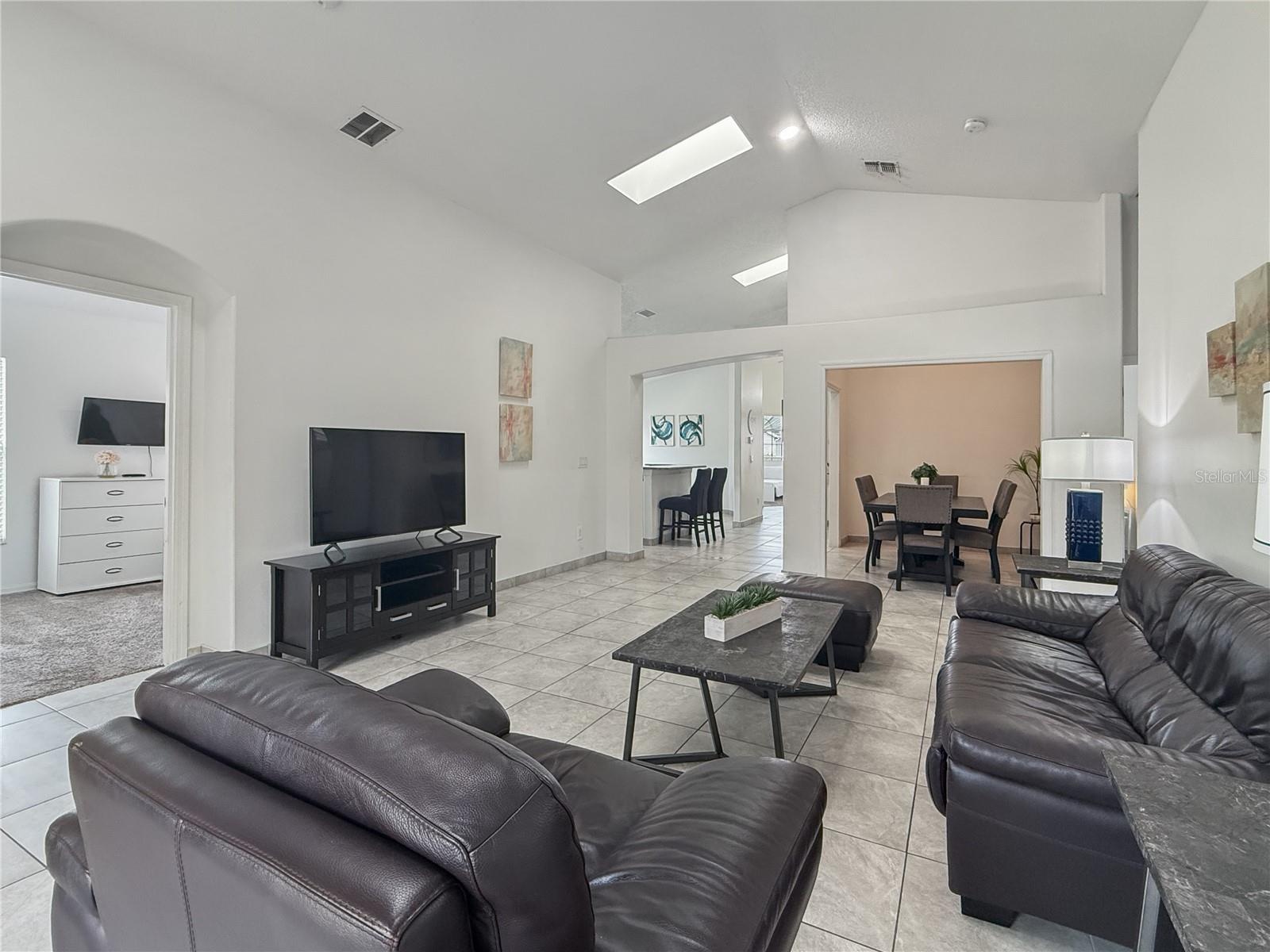 Image 7 of 28 For 2512 Oneida Loop