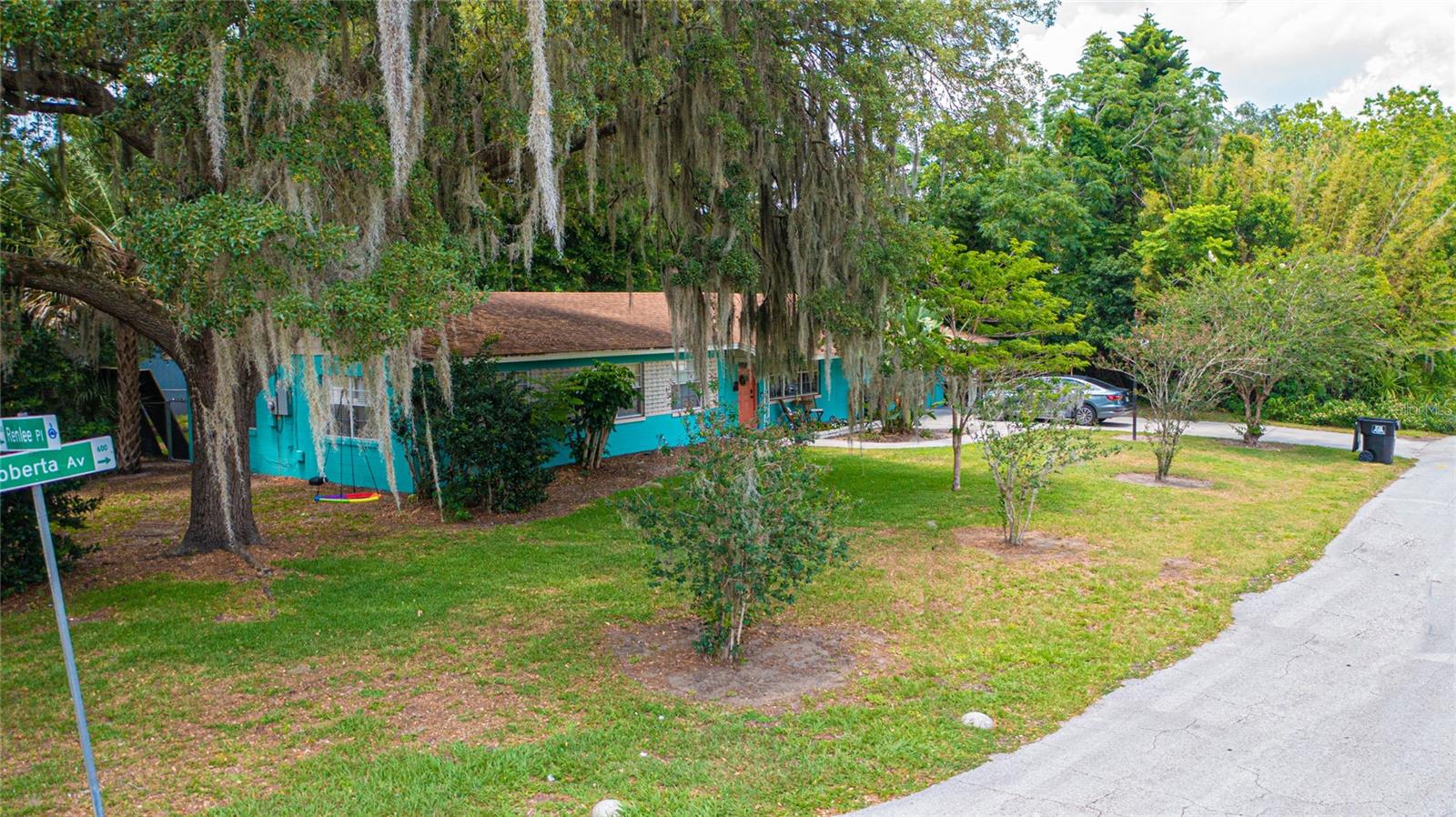 Image 7 of 11 For 640 Roberta Avenue