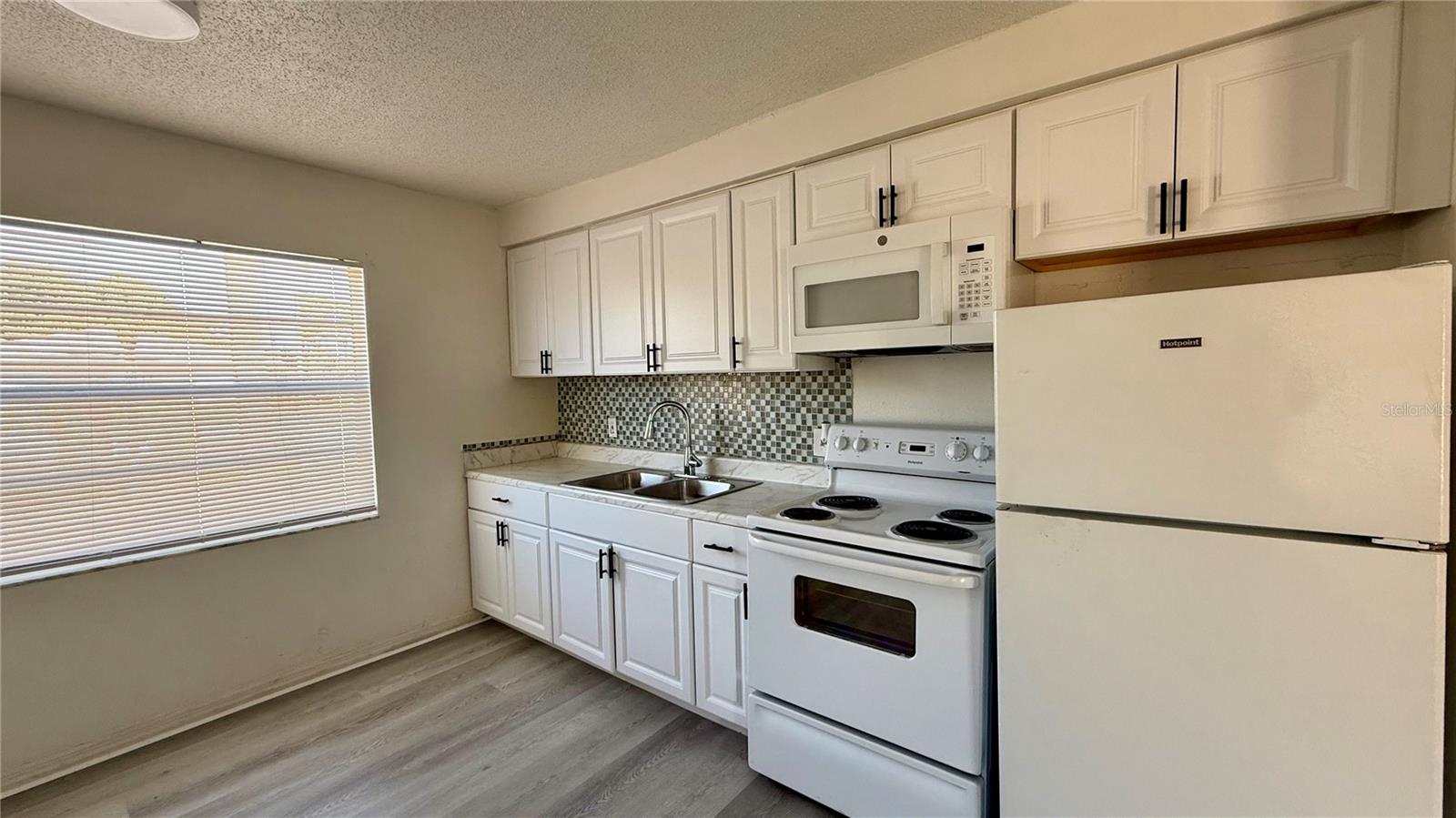 Image 16 of 23 For 696 Michigan Court 3