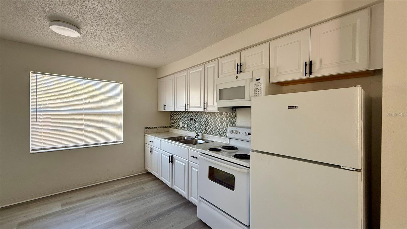 Image 21 of 23 For 696 Michigan Court 3