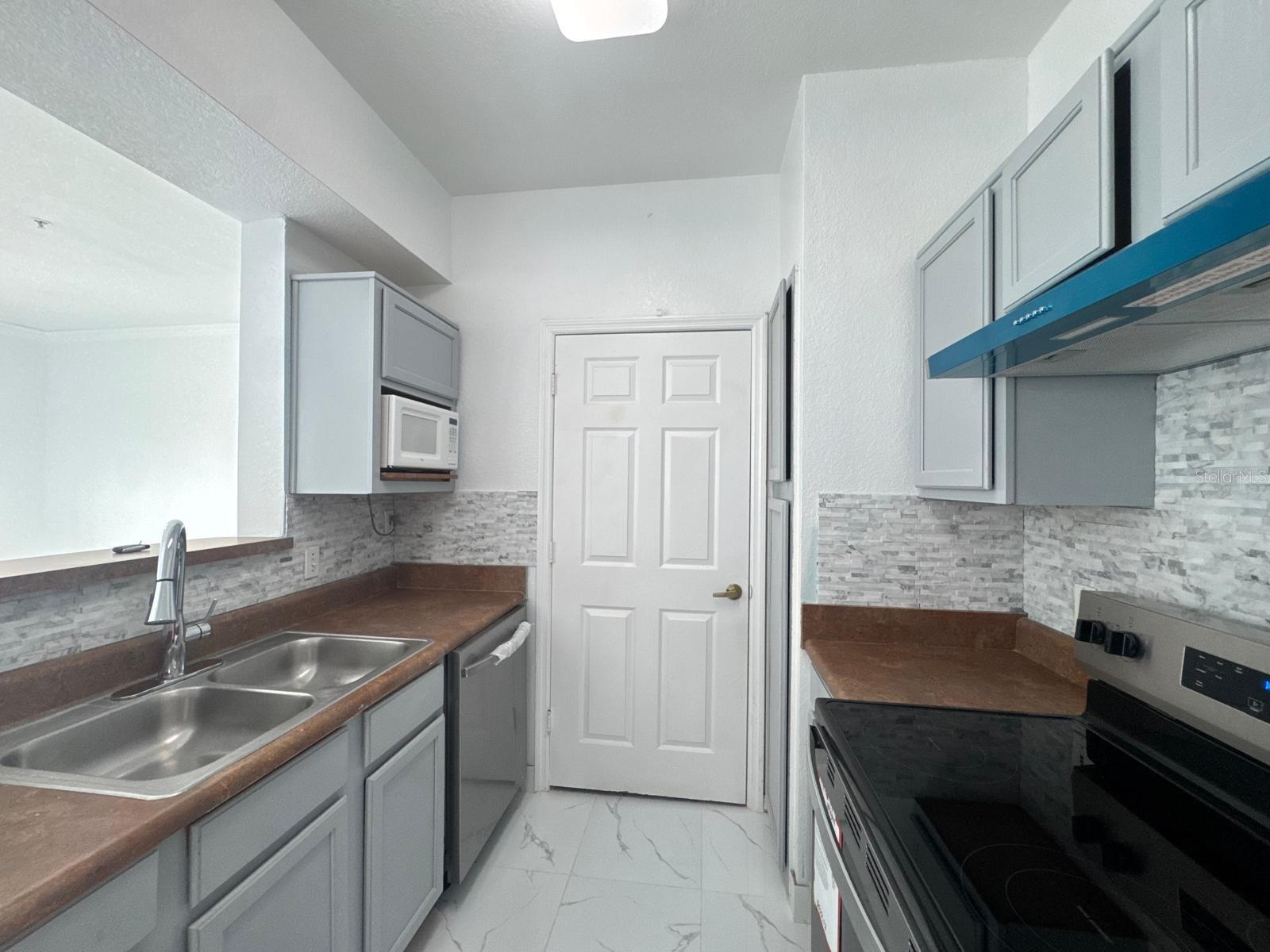 Image 12 of 20 For 3702 Palm Desert Lane 5423