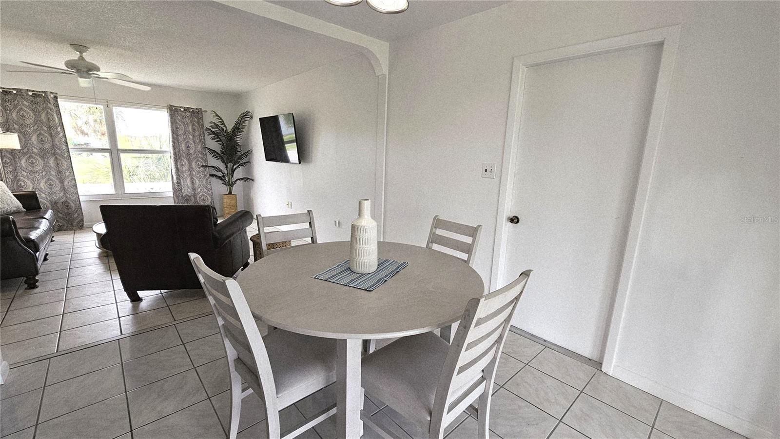 Image 11 of 27 For 13398 Ballon Avenue