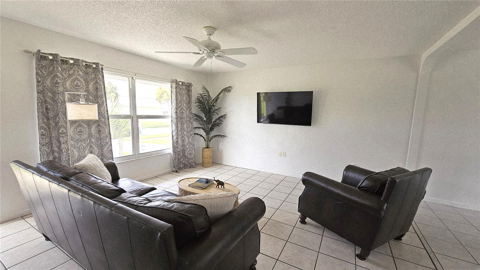 Image 3 of 27 For 13398 Ballon Avenue