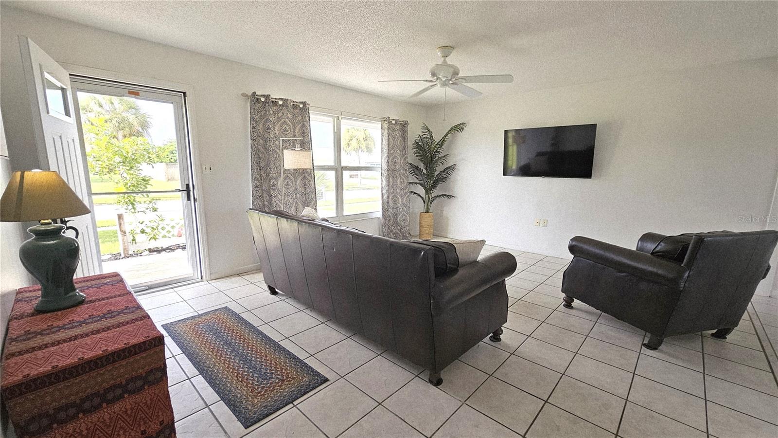 Image 4 of 27 For 13398 Ballon Avenue