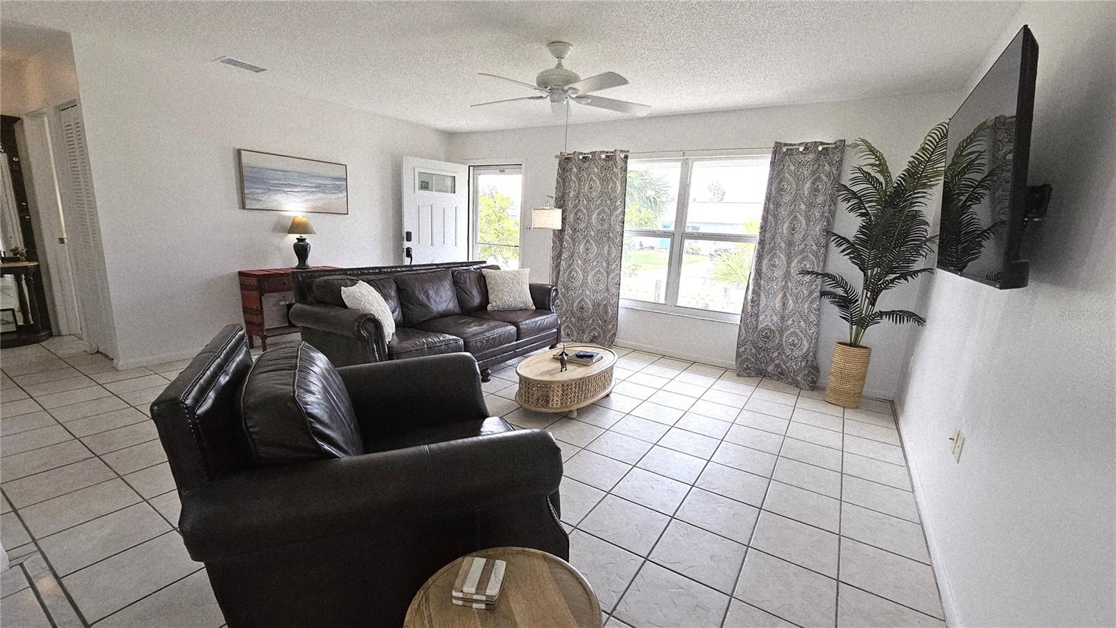 Image 5 of 27 For 13398 Ballon Avenue