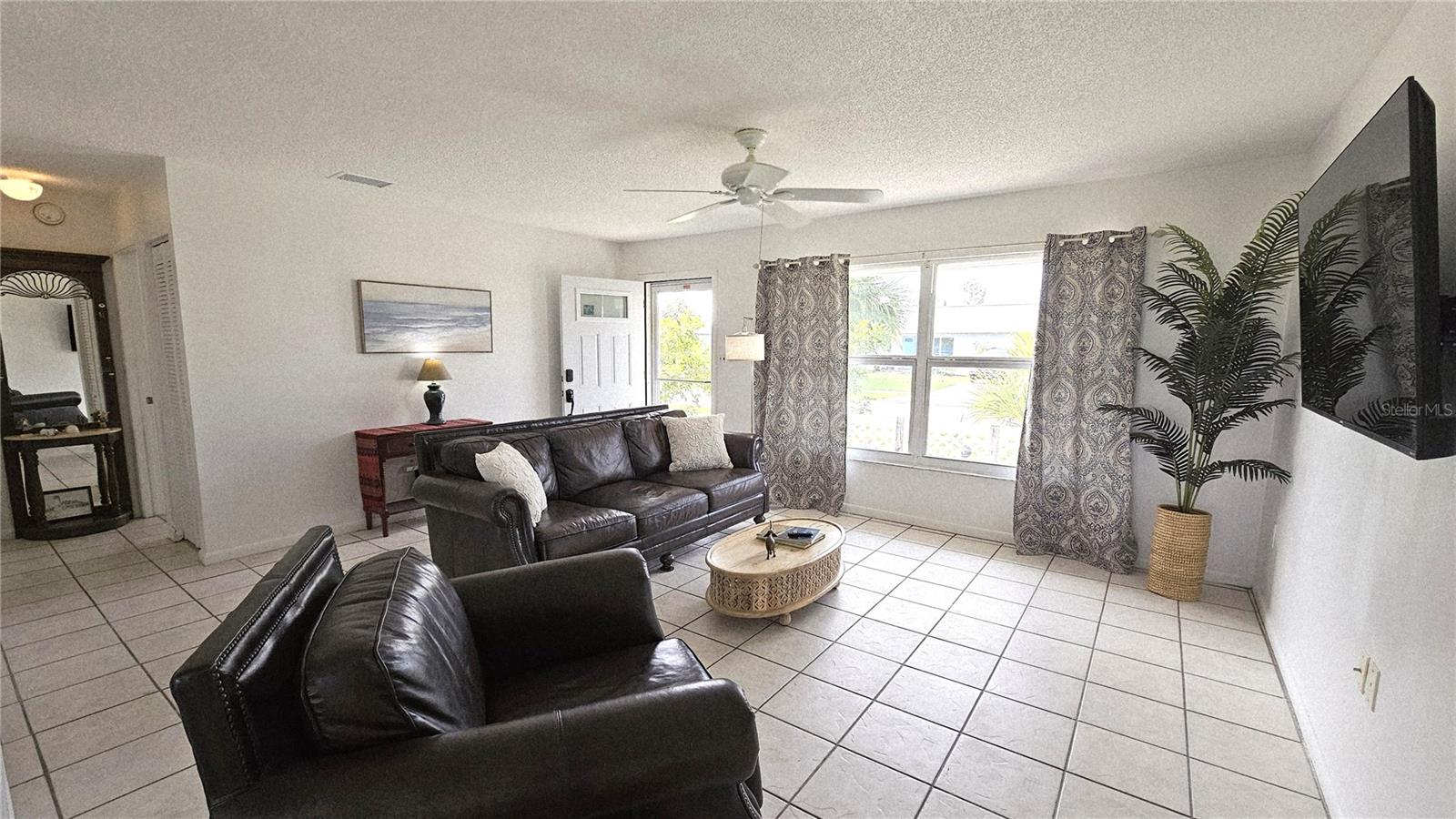 Image 7 of 27 For 13398 Ballon Avenue