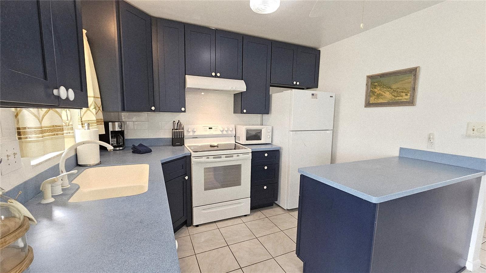 Image 8 of 27 For 13398 Ballon Avenue
