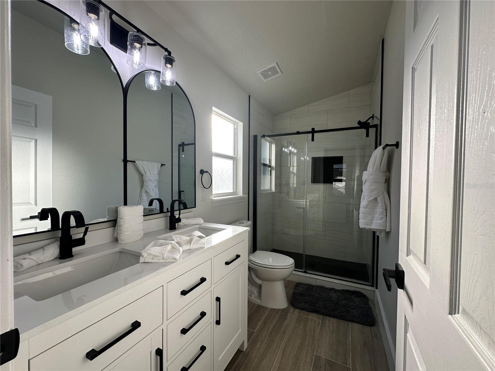 Image 16 of 49 For 17410 Woodcrest Way