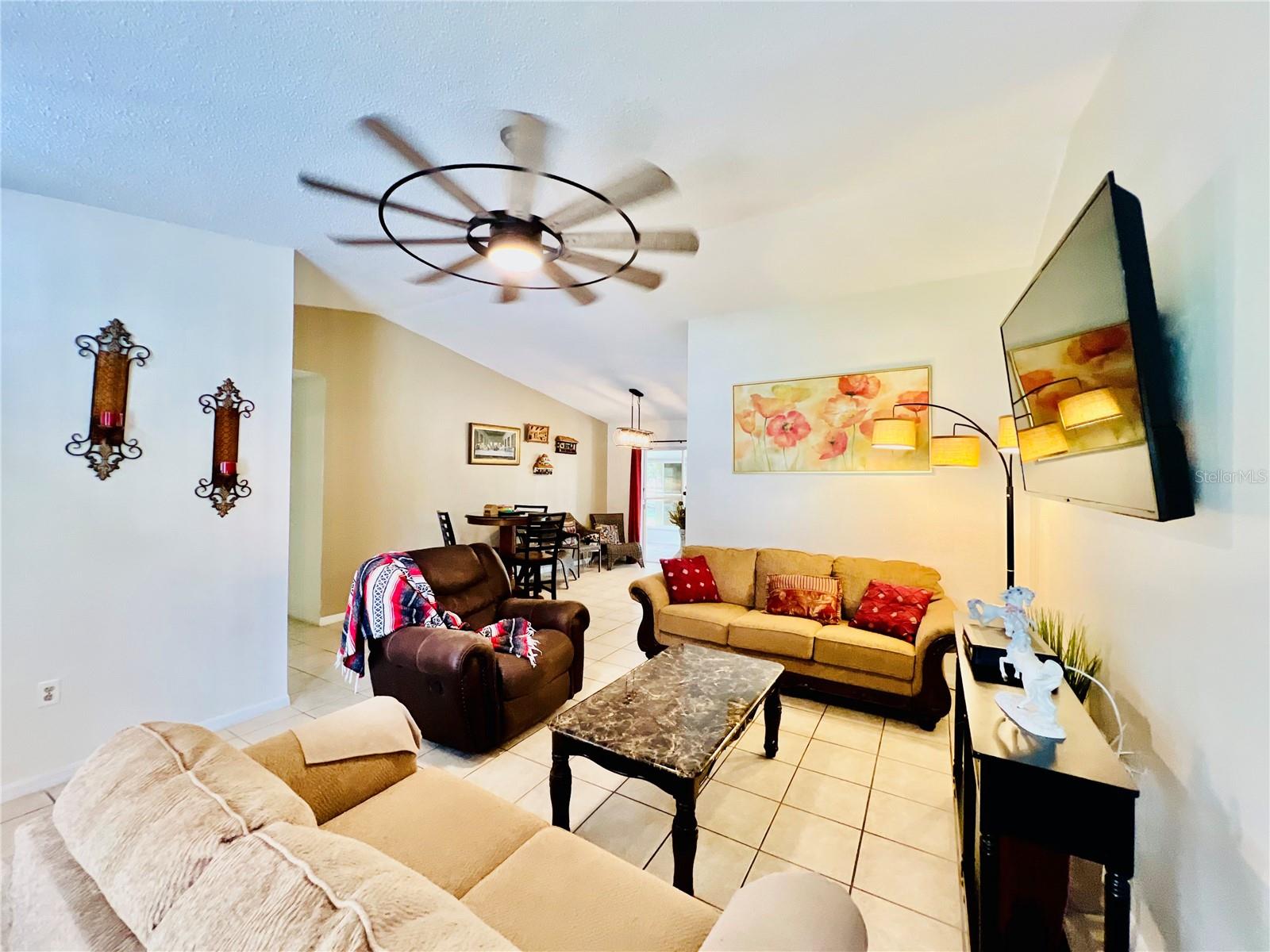 Image 11 of 68 For 405 Albatross Court