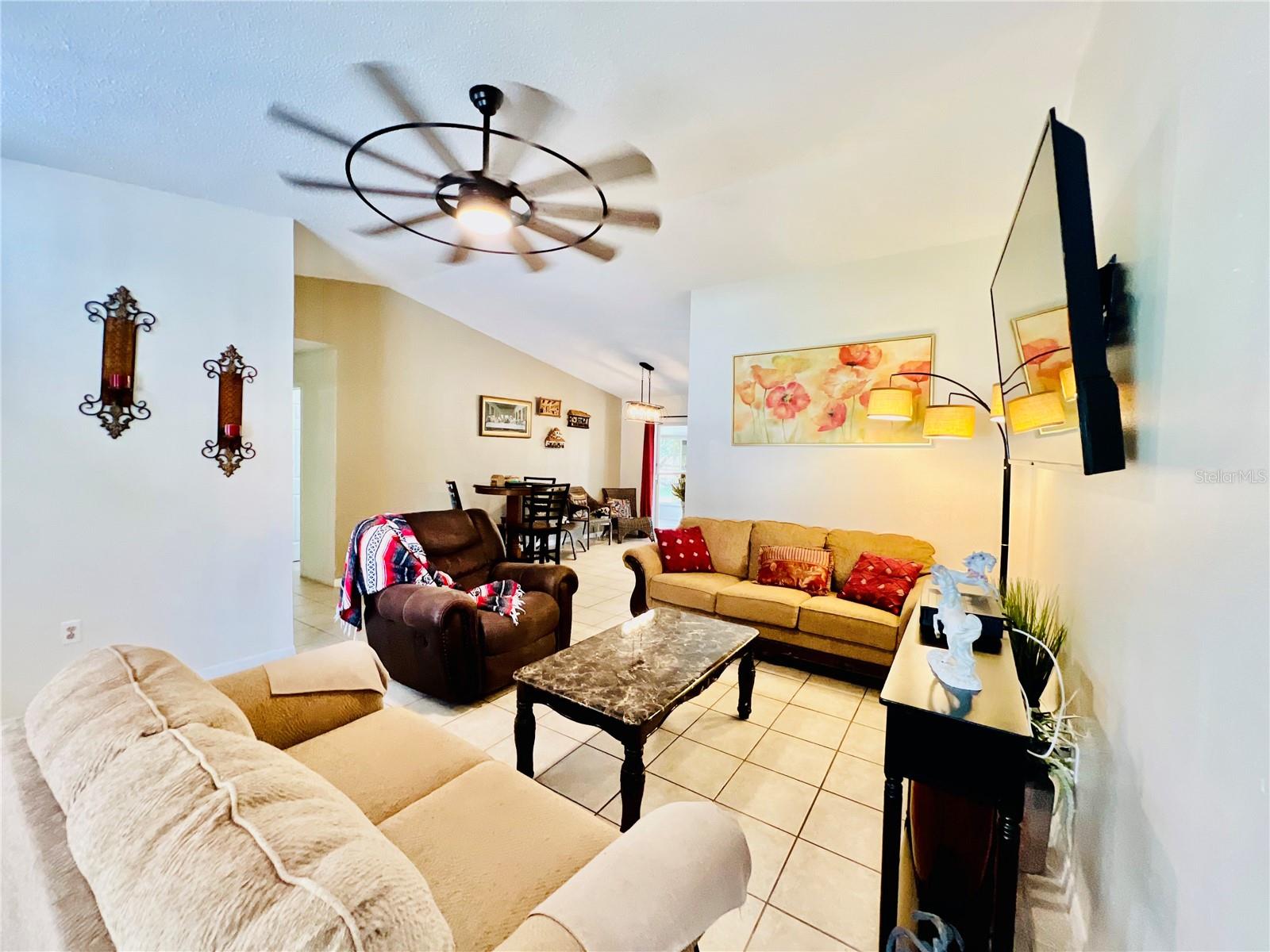 Image 12 of 68 For 405 Albatross Court