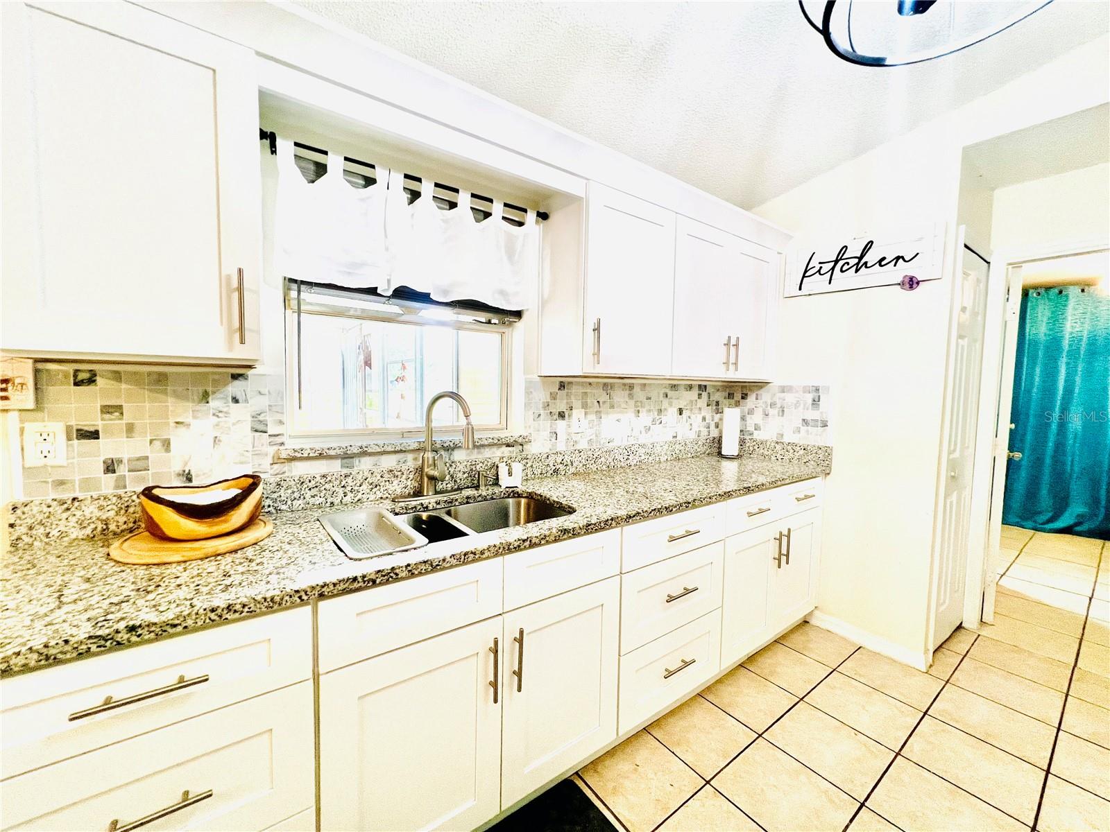 Image 19 of 68 For 405 Albatross Court