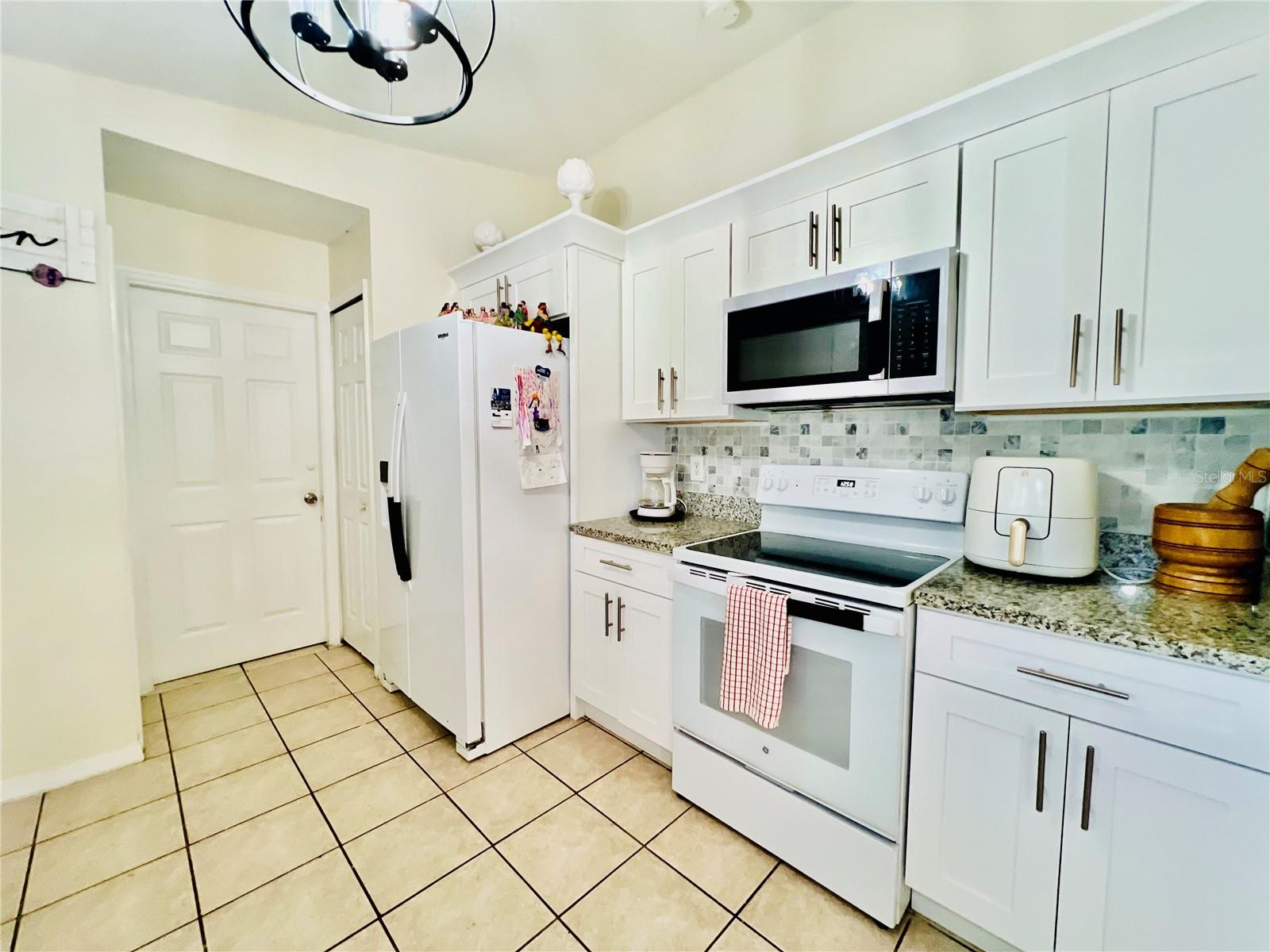 Image 23 of 68 For 405 Albatross Court