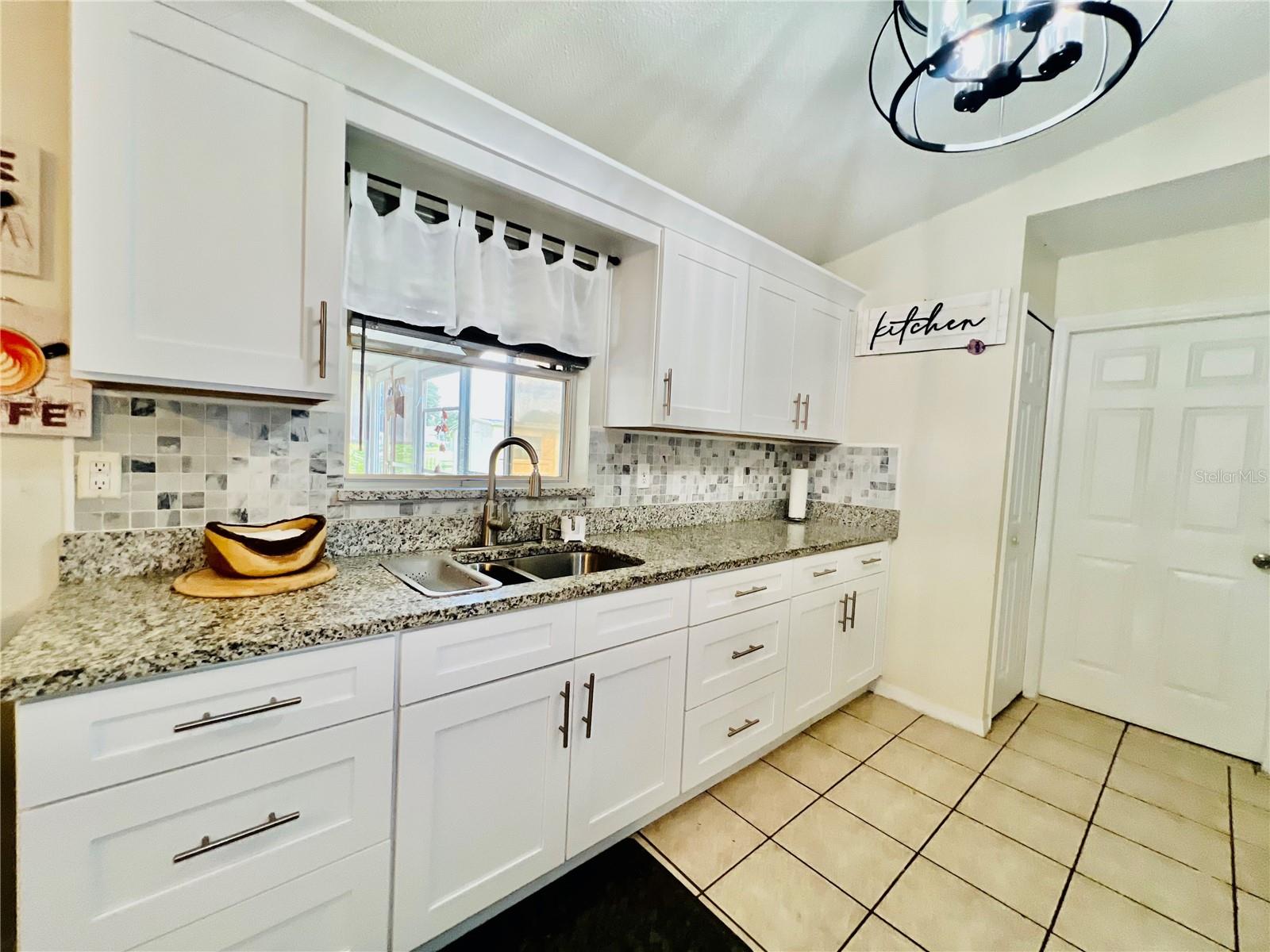 Image 25 of 68 For 405 Albatross Court