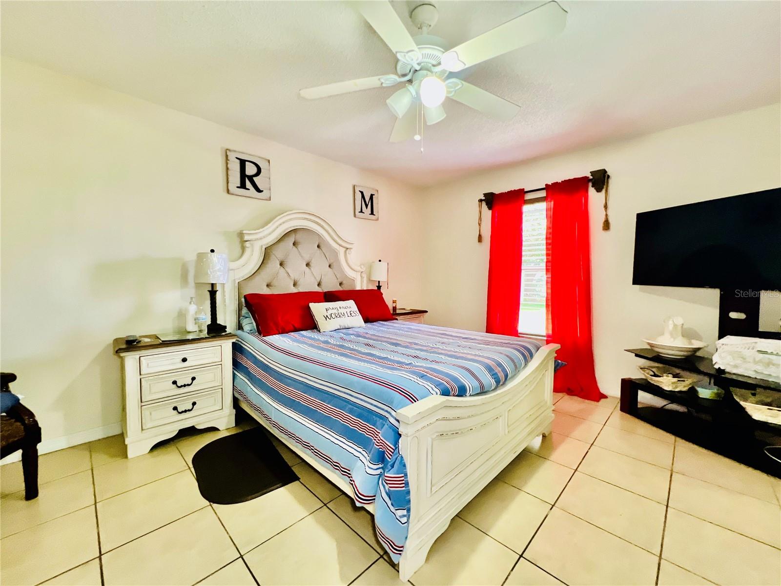 Image 32 of 68 For 405 Albatross Court