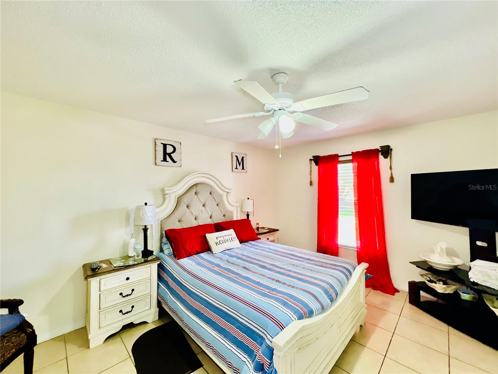 Image 33 of 68 For 405 Albatross Court