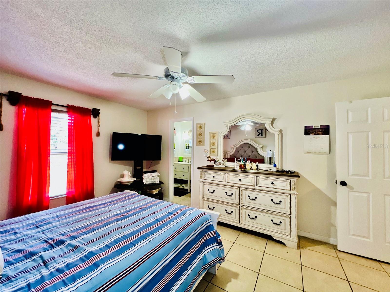 Image 34 of 68 For 405 Albatross Court