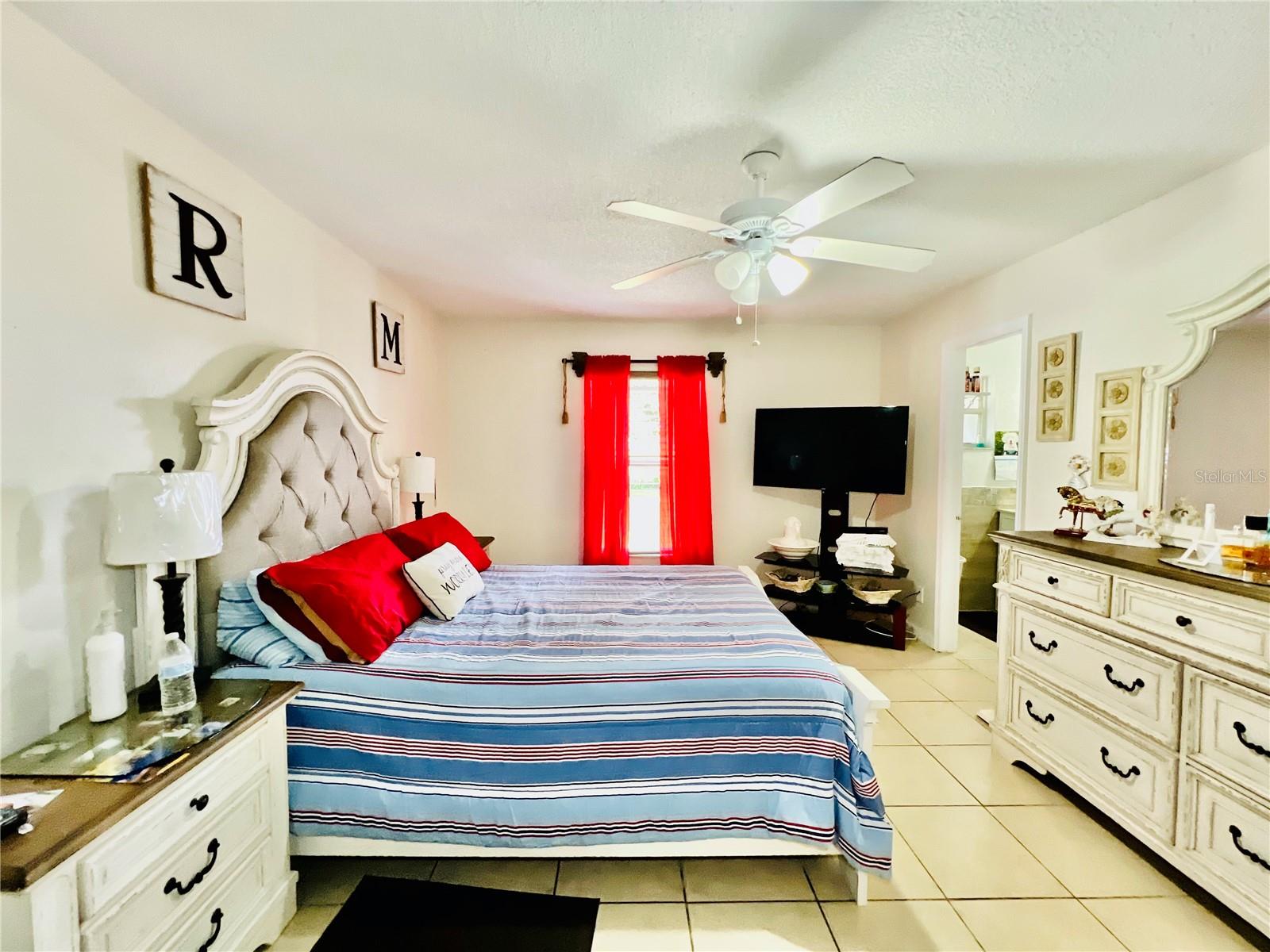 Image 35 of 68 For 405 Albatross Court