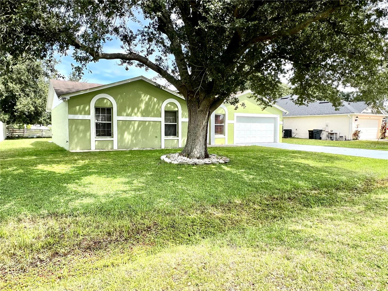 Image 4 of 68 For 405 Albatross Court