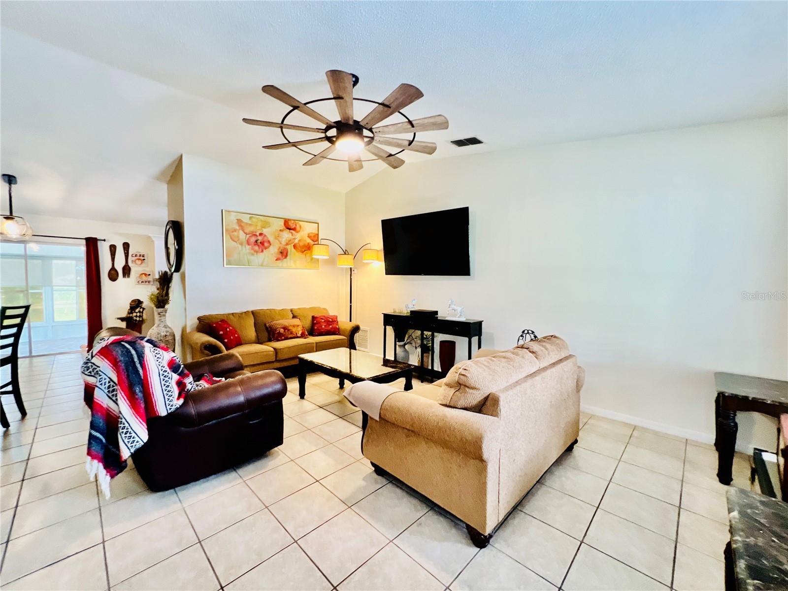 Image 6 of 68 For 405 Albatross Court