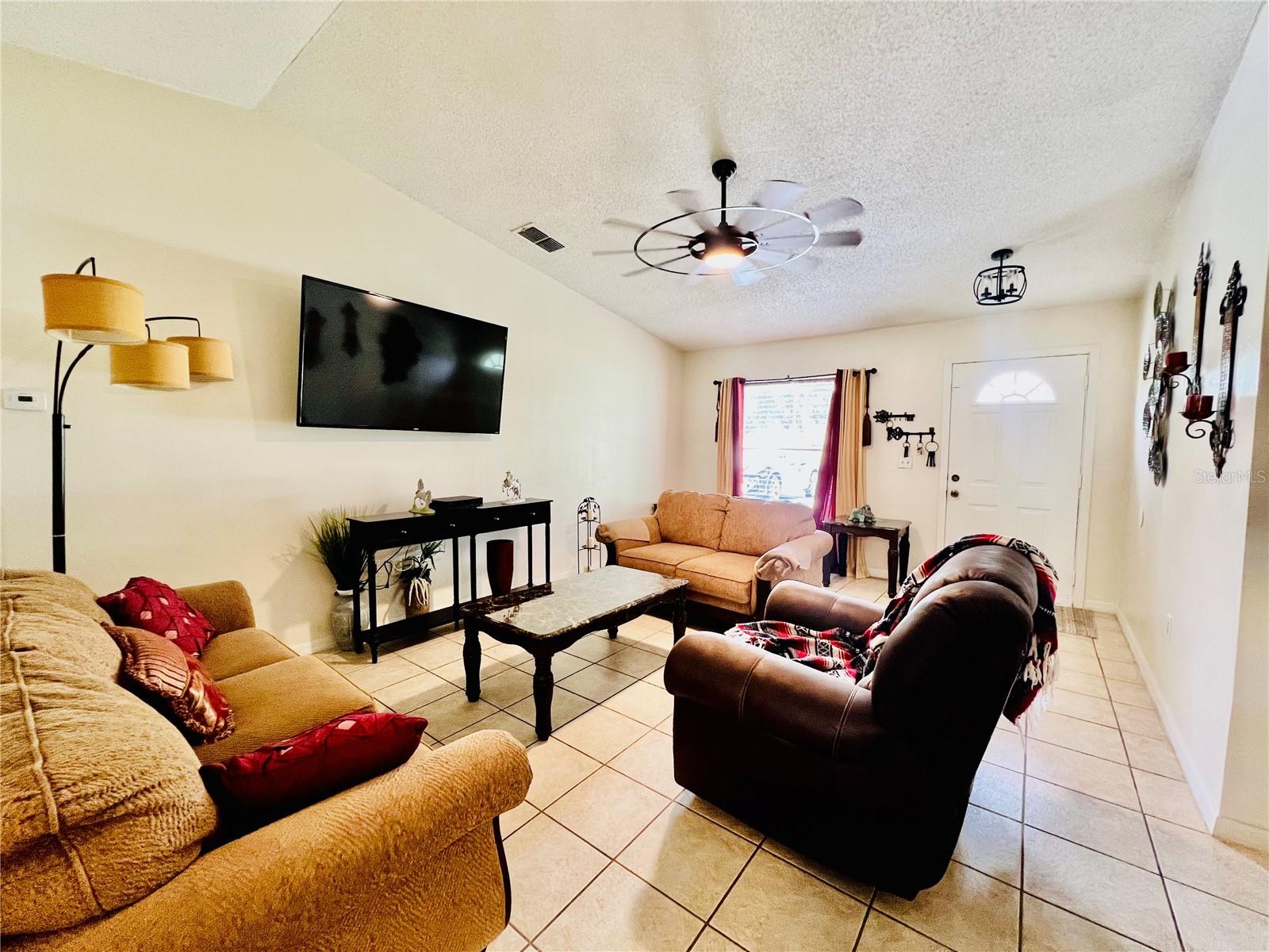 Image 7 of 68 For 405 Albatross Court