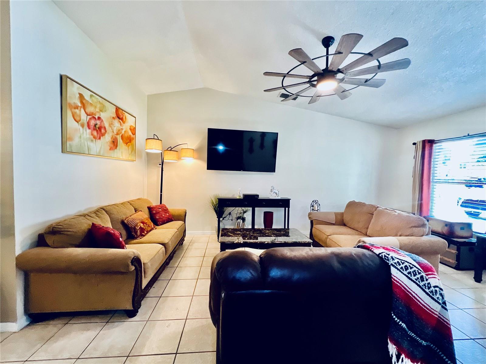 Image 8 of 68 For 405 Albatross Court