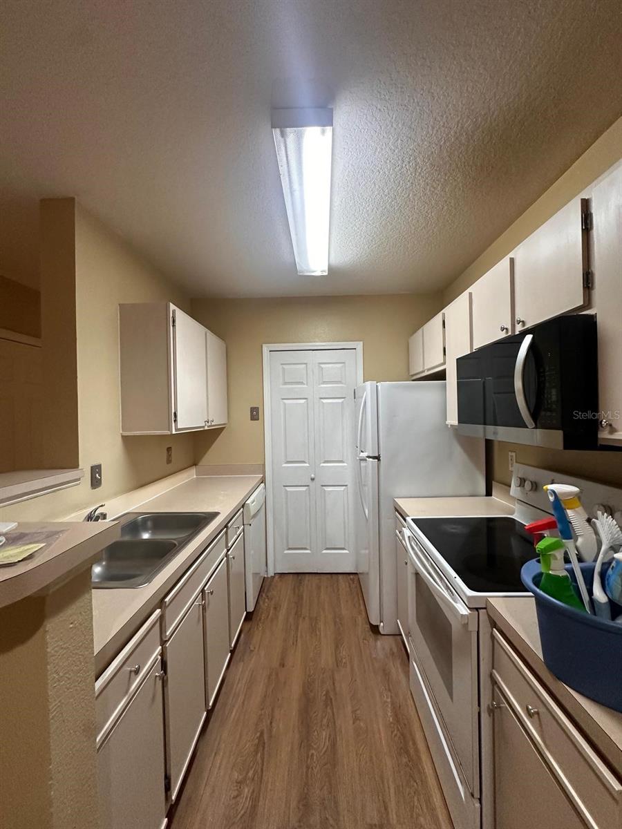 Image 4 of 27 For 4364 Kirkman Road 3