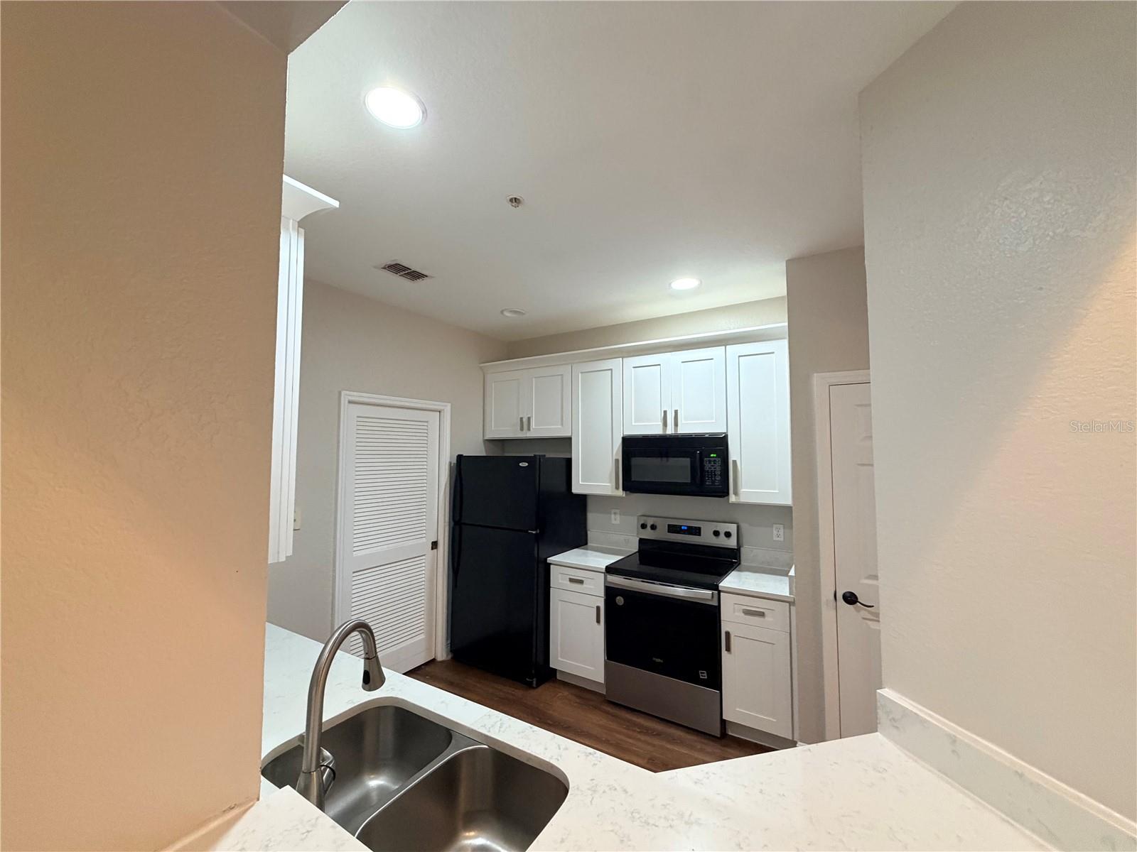 Image 4 of 16 For 3001 Laurel Run Lane 108