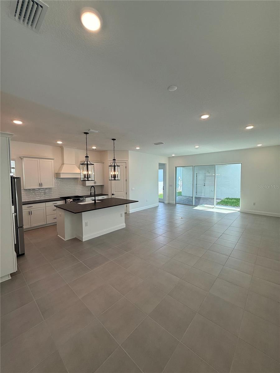 Image 10 of 36 For 15168 Field Daisy Dr