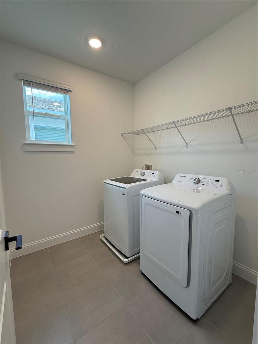 Image 21 of 36 For 15168 Field Daisy Dr