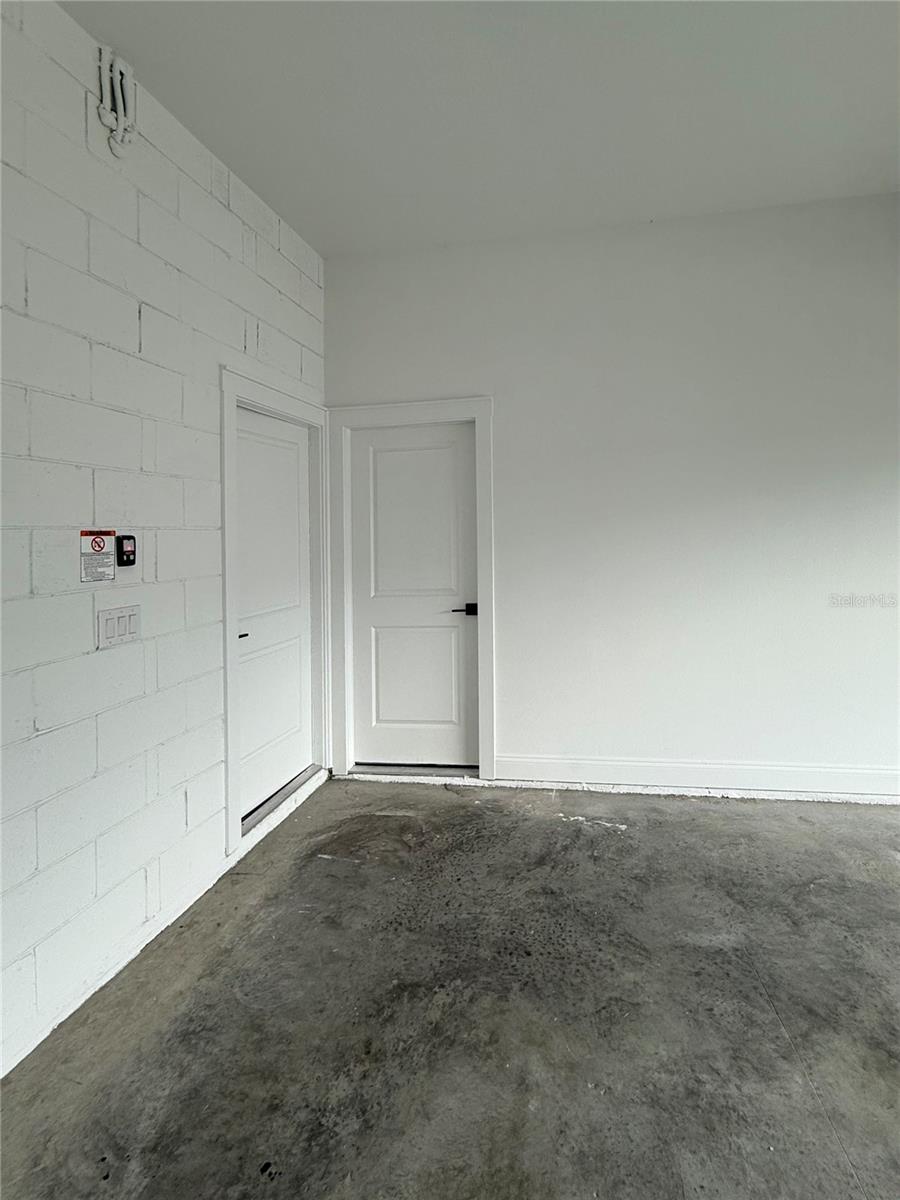 Image 33 of 36 For 15168 Field Daisy Dr
