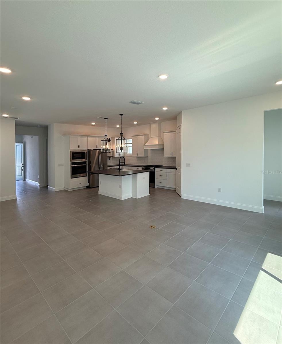 Image 8 of 36 For 15168 Field Daisy Dr
