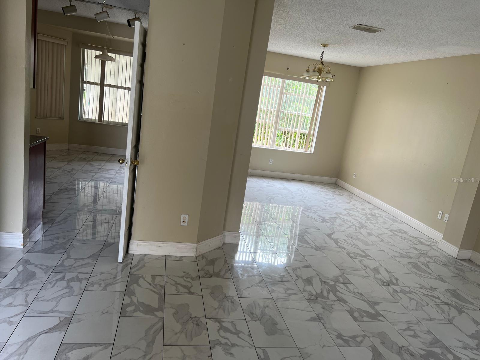 Image 5 of 28 For 4411 Beagle Street