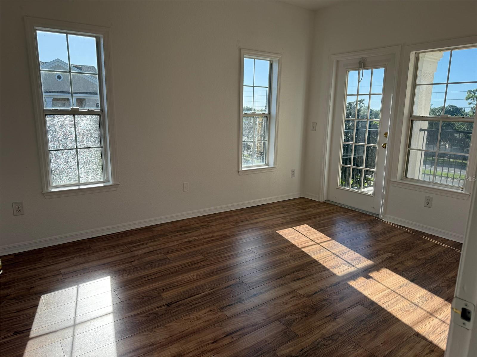 Image 15 of 40 For 3707 Conroy Road 1731
