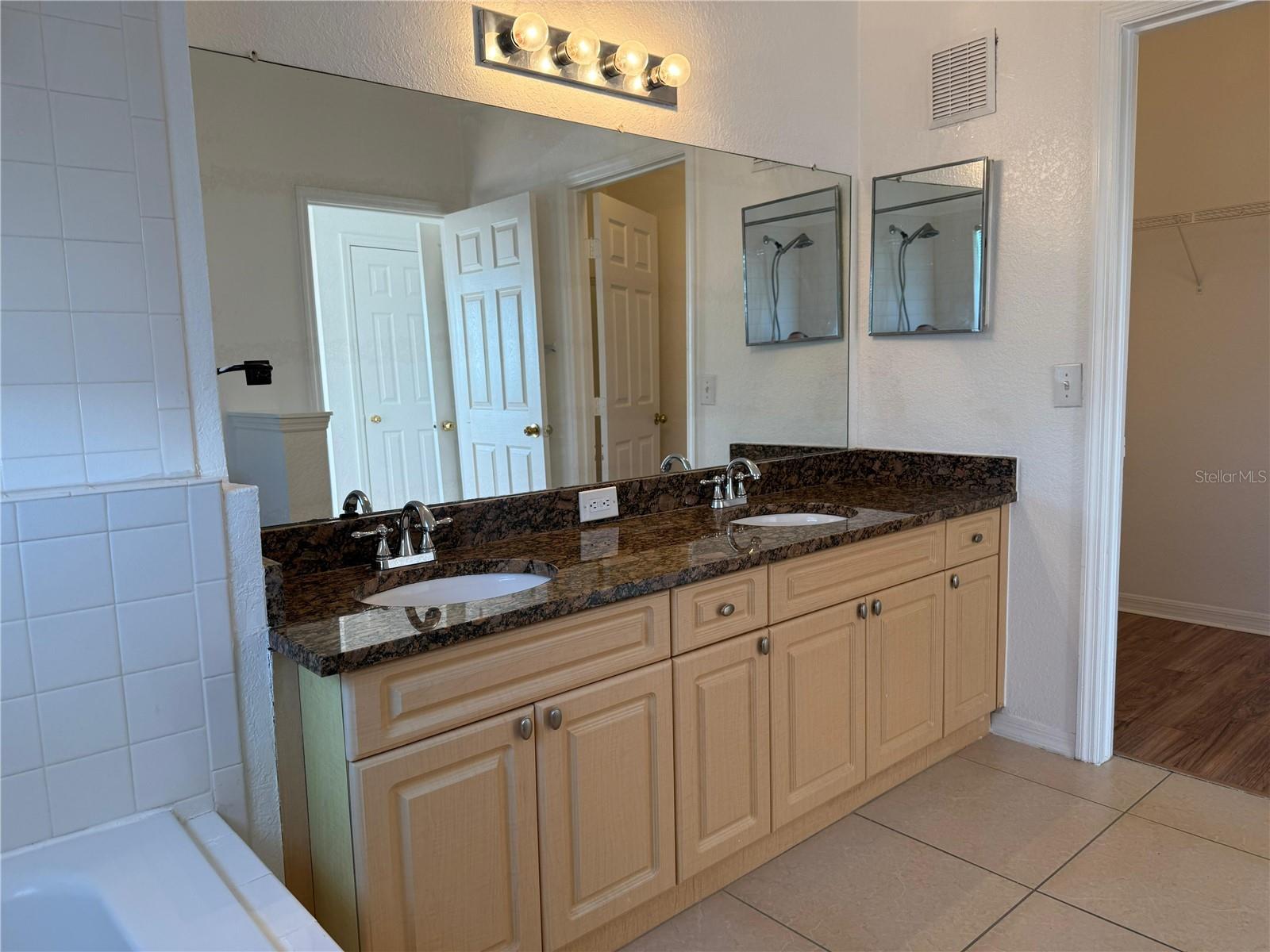 Image 21 of 40 For 3707 Conroy Road 1731