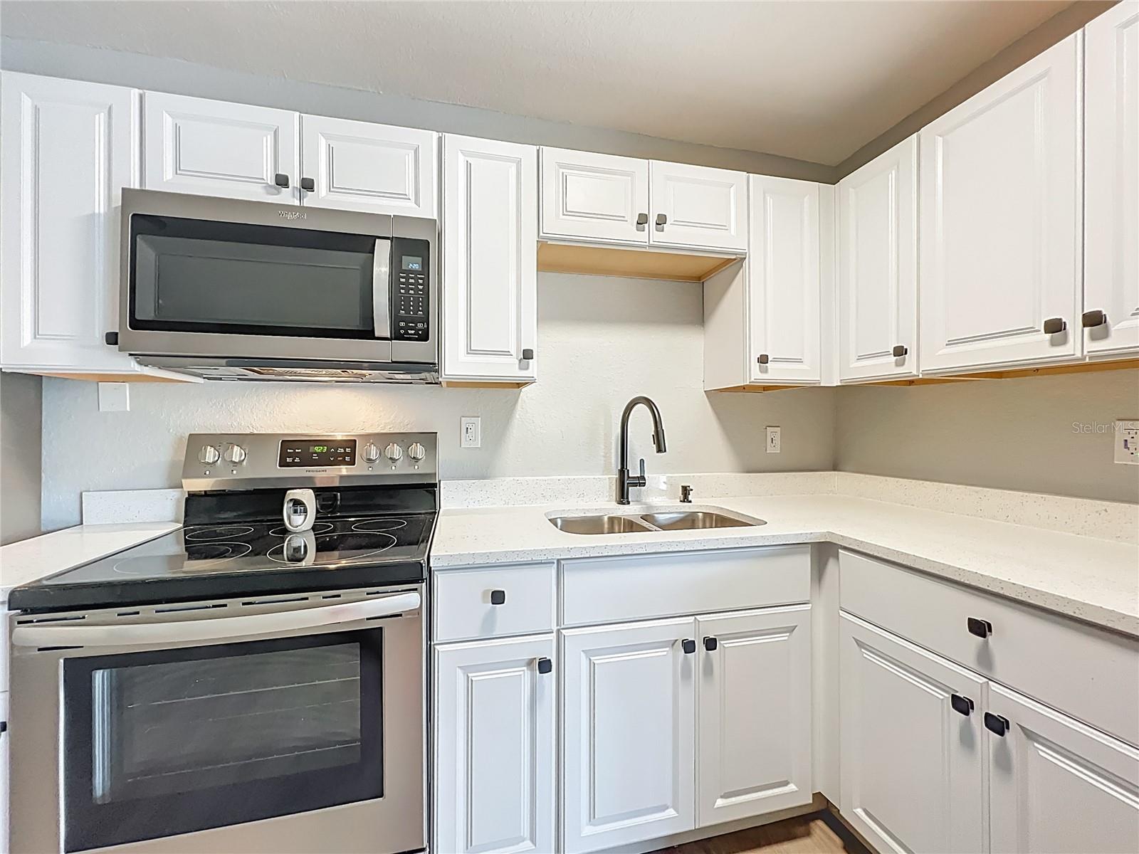 Image 10 of 39 For 612 Acapulca Way