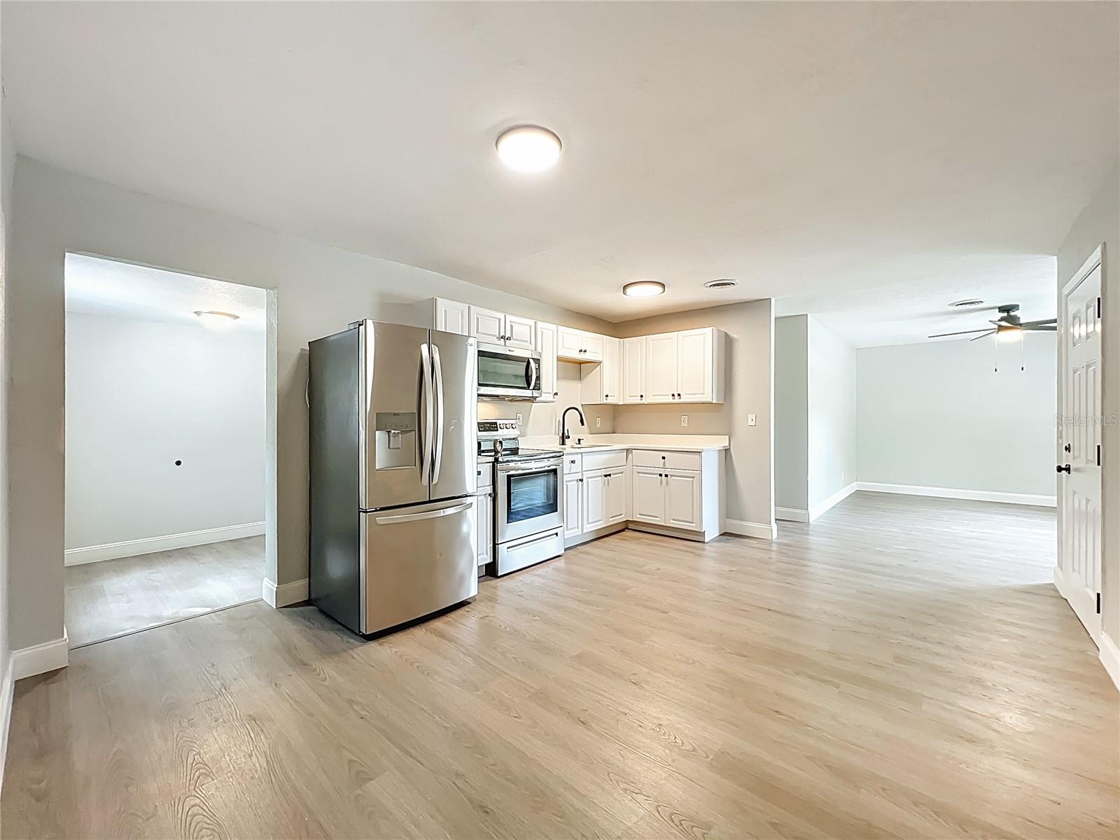 Image 11 of 39 For 612 Acapulca Way