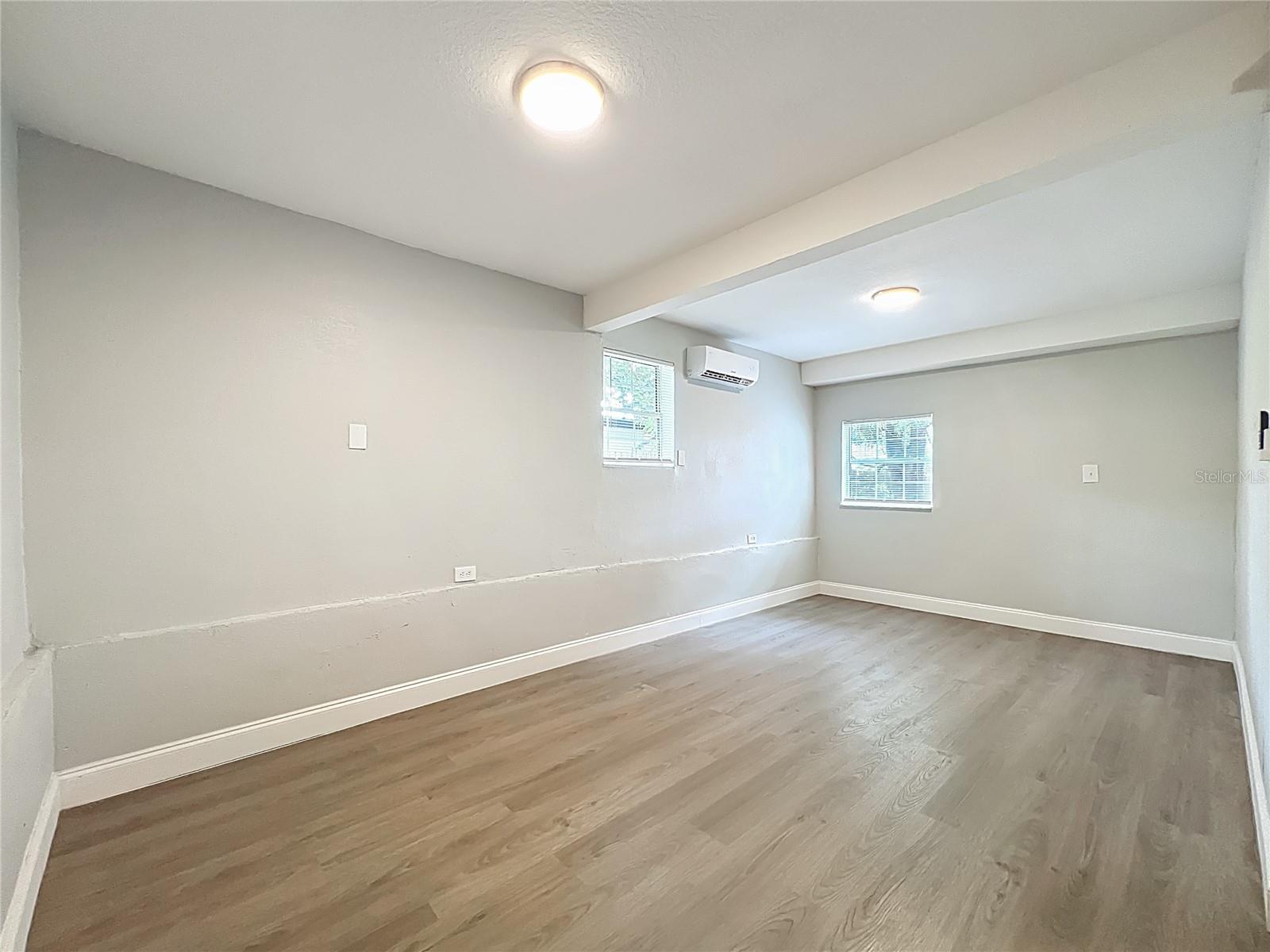 Image 14 of 39 For 612 Acapulca Way