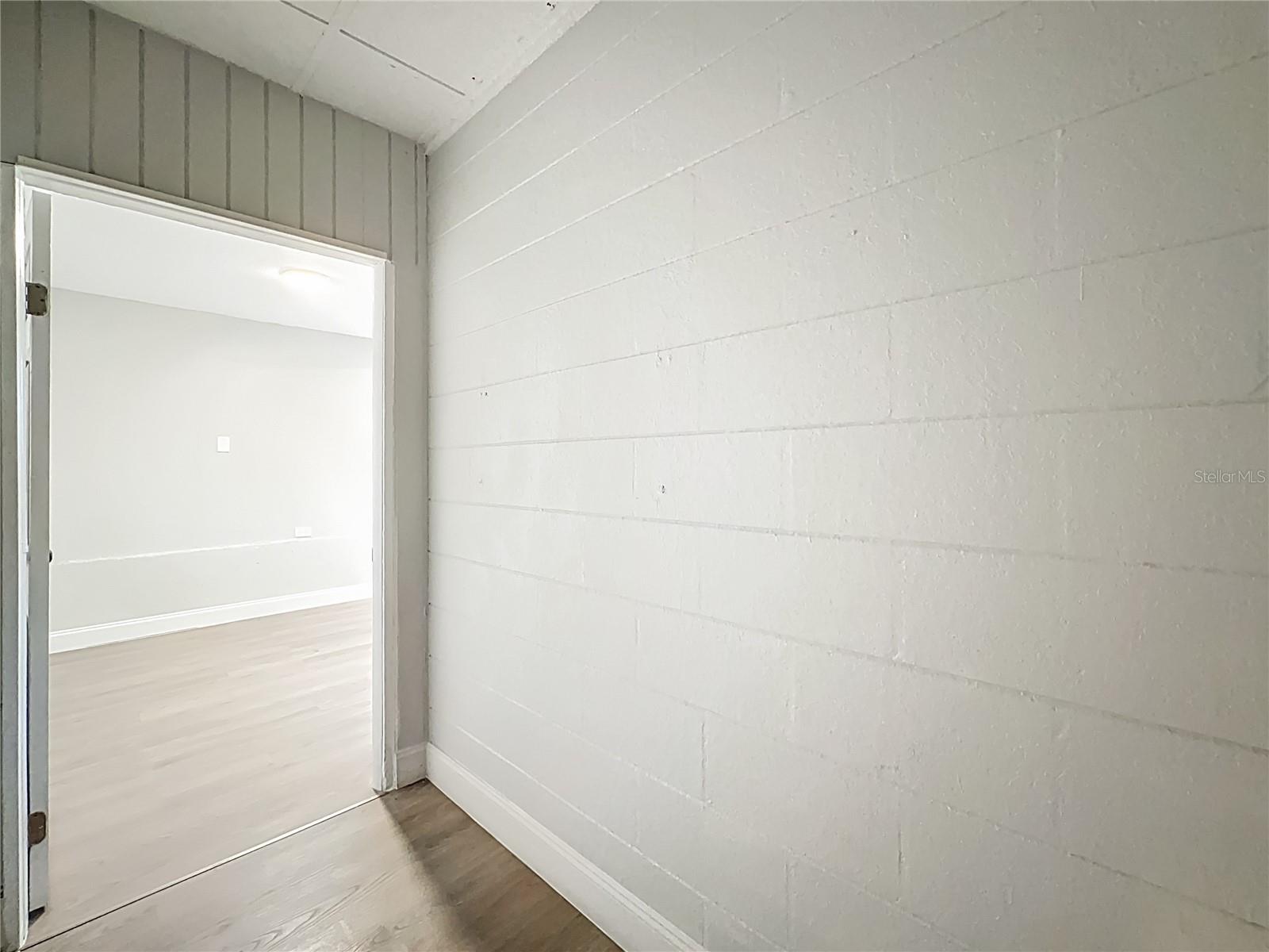 Image 15 of 39 For 612 Acapulca Way