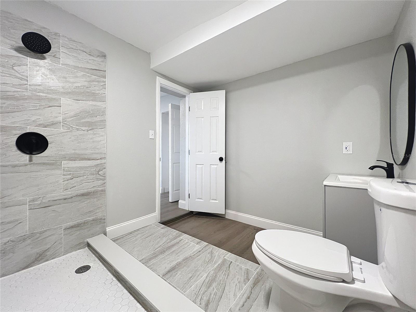 Image 18 of 39 For 612 Acapulca Way