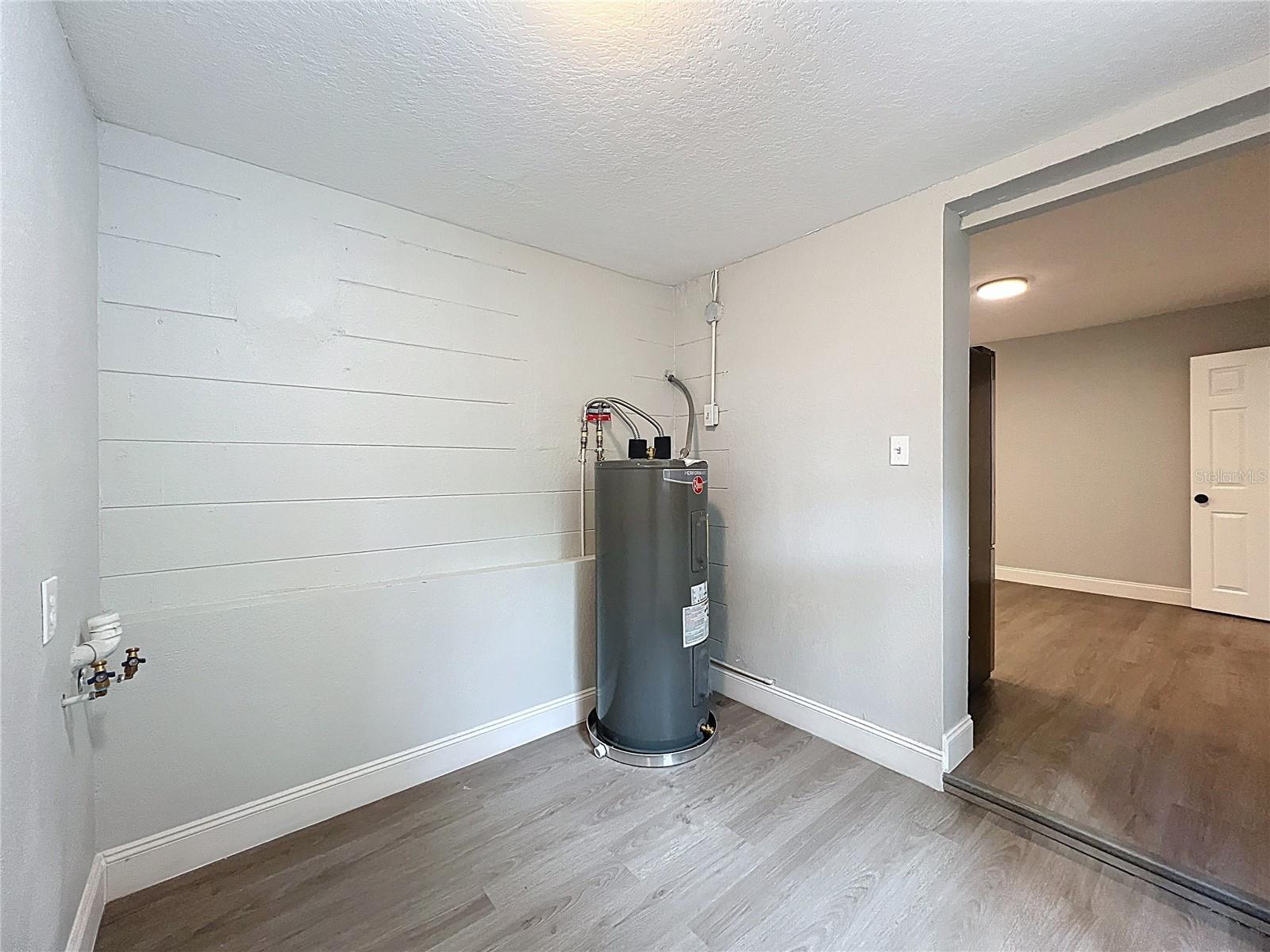 Image 19 of 39 For 612 Acapulca Way