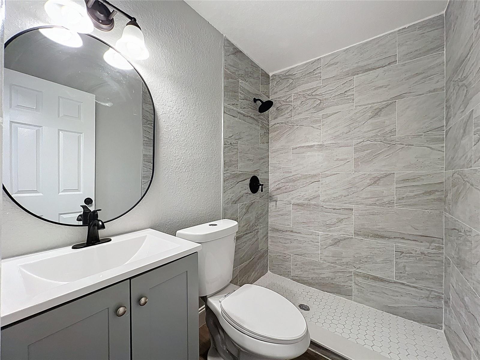 Image 20 of 39 For 612 Acapulca Way