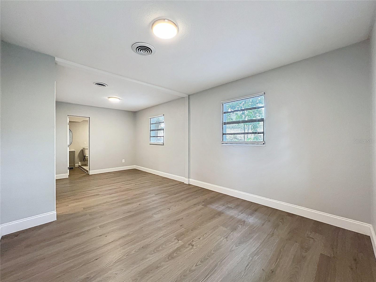 Image 21 of 39 For 612 Acapulca Way