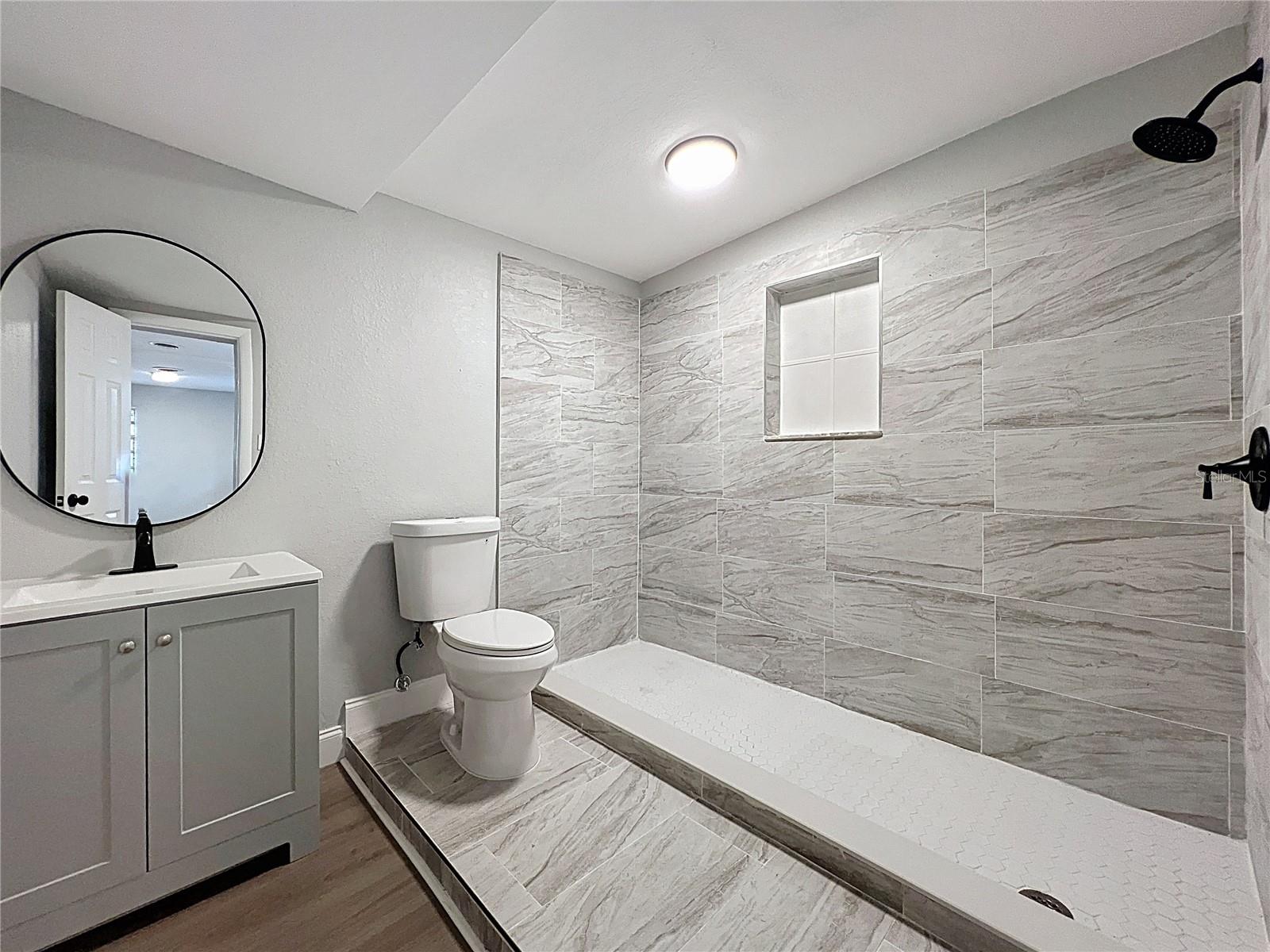 Image 23 of 39 For 612 Acapulca Way