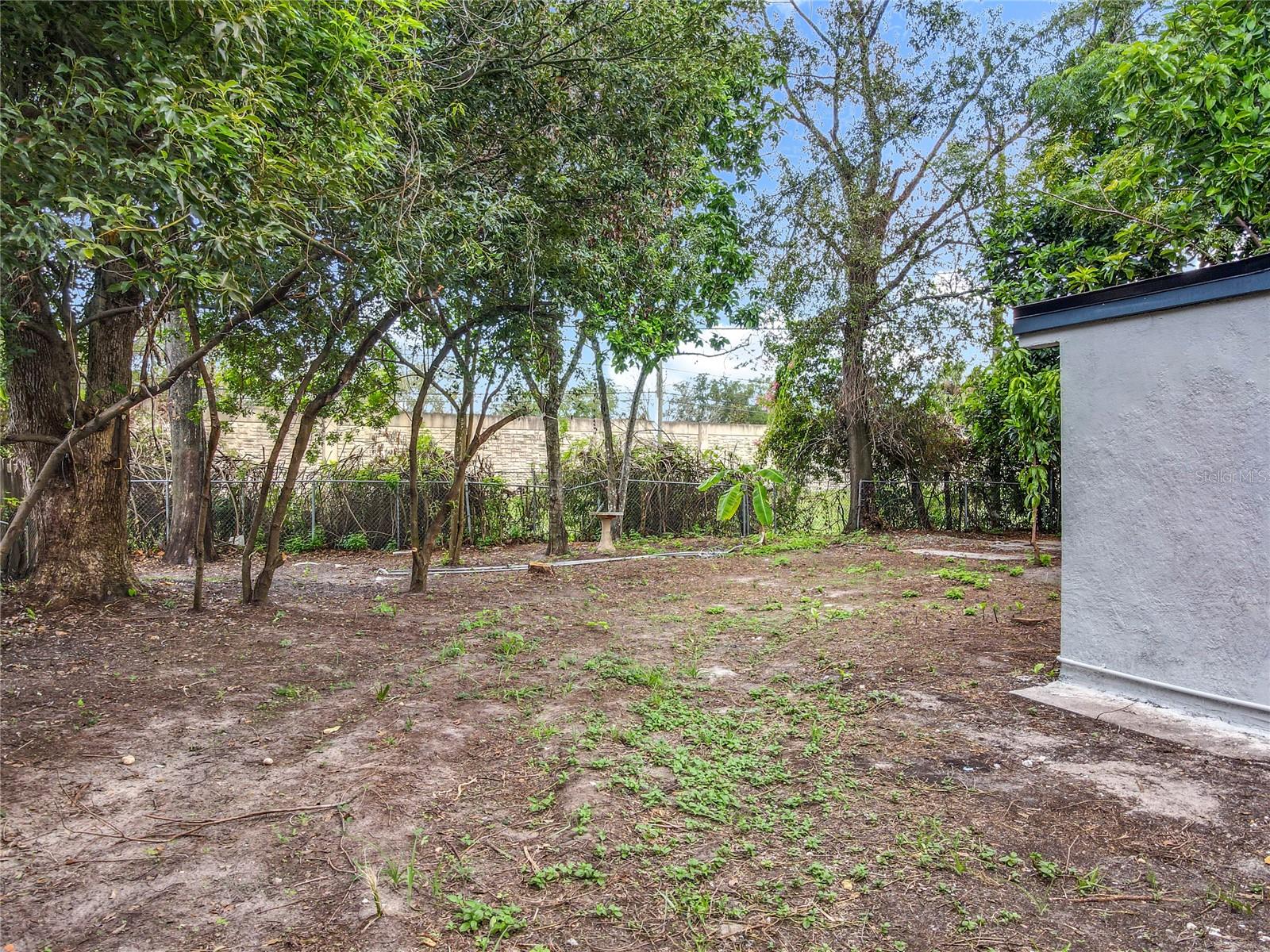 Image 28 of 39 For 612 Acapulca Way