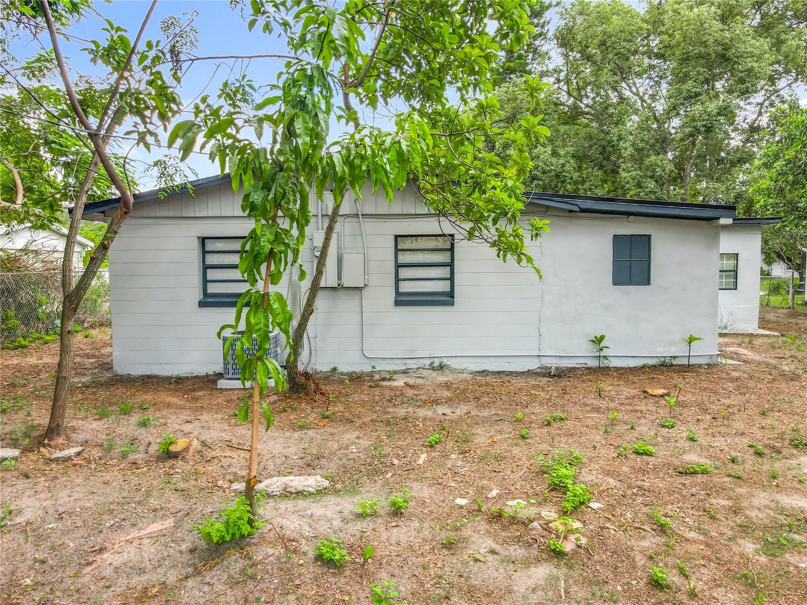 Image 33 of 39 For 612 Acapulca Way