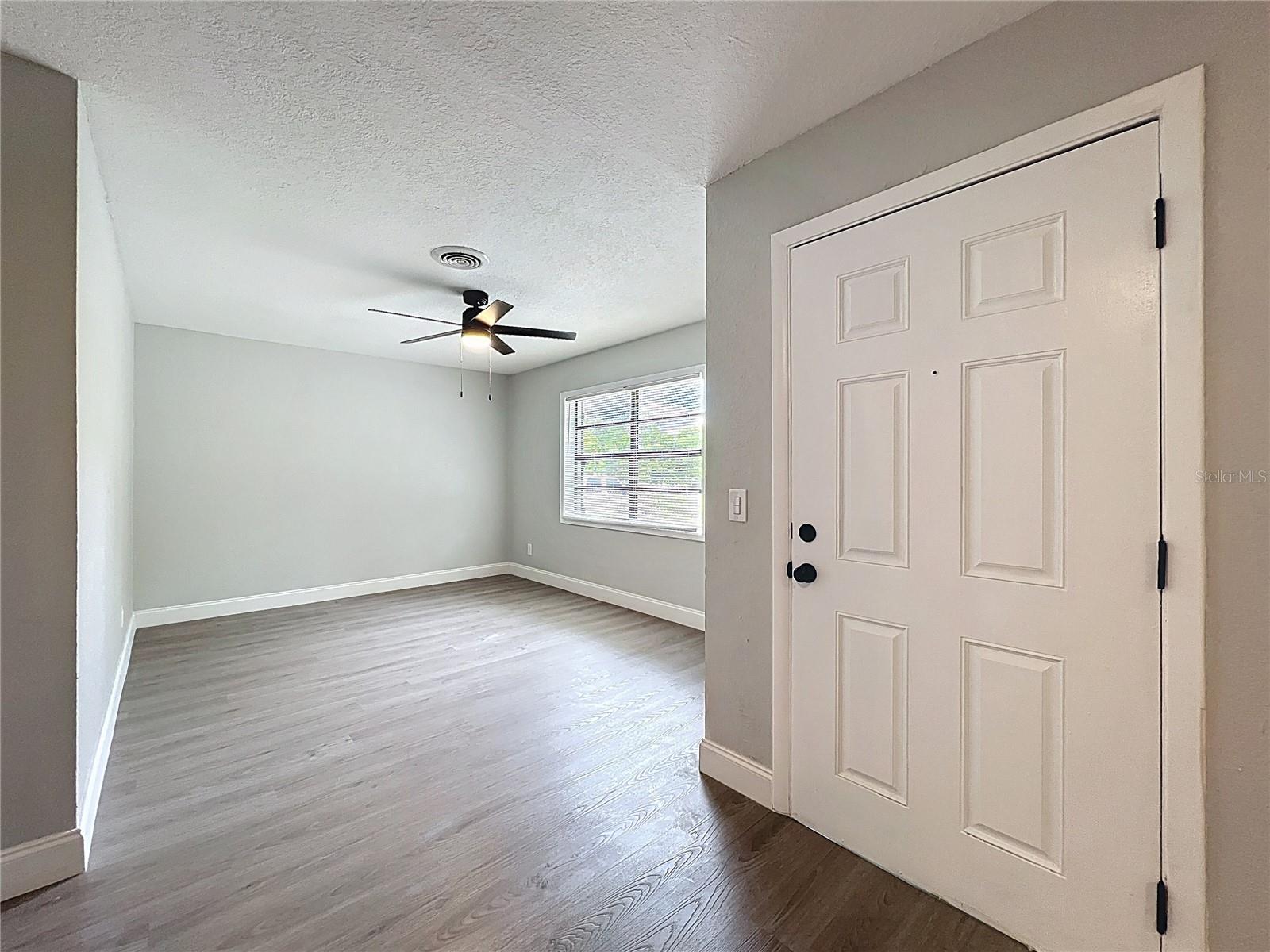 Image 4 of 39 For 612 Acapulca Way