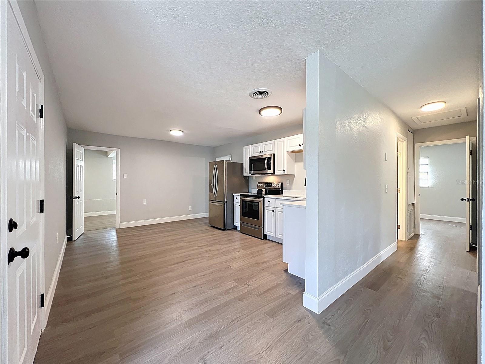 Image 7 of 39 For 612 Acapulca Way